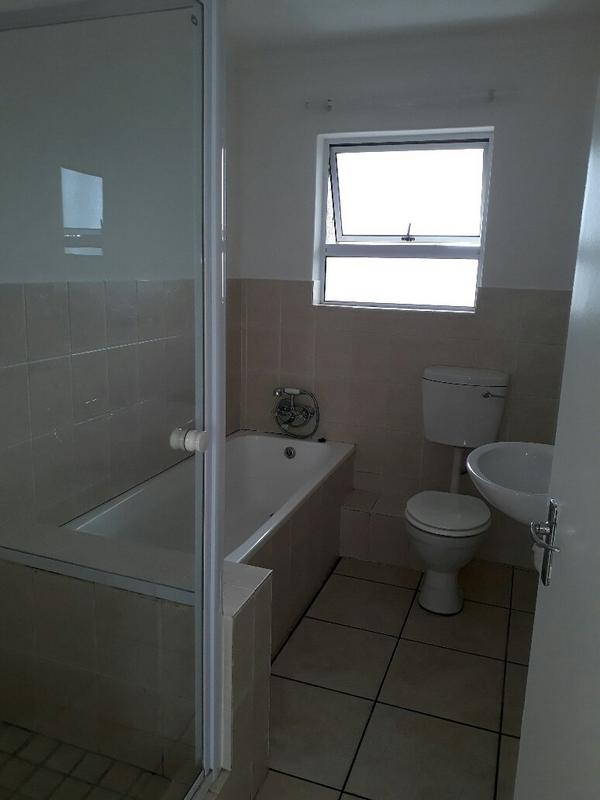 2 Bedroom Property for Sale in Guldenland Western Cape